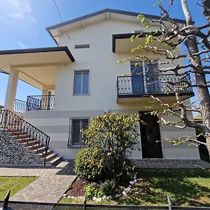 Bed & Breakfast A Due Passi Dal, Adro